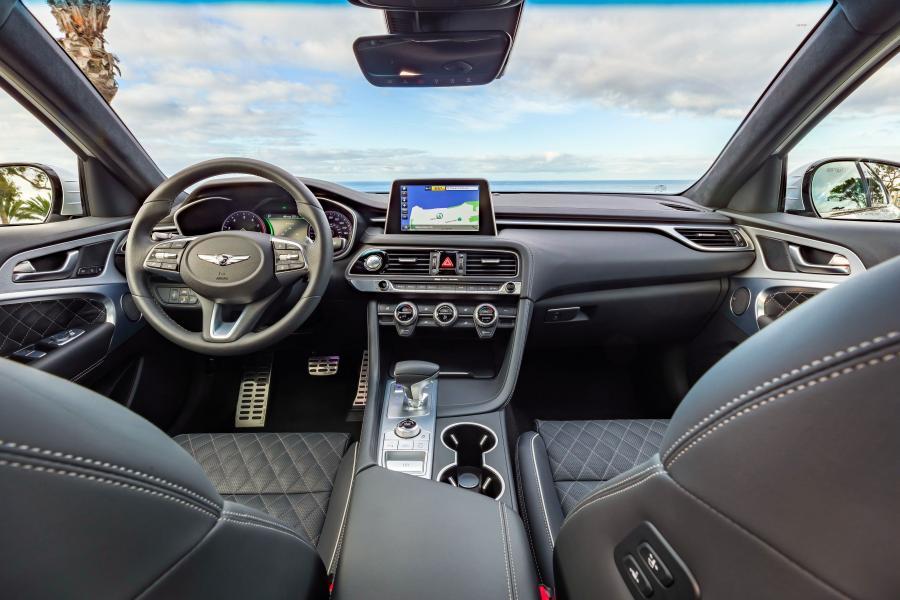 Торпедо Genesis G70 3.3T 2018 года  (NA) (фото 15 из 42)